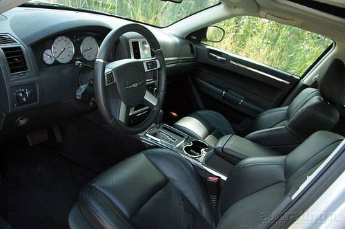 Chrysler 300C SRT8. Фото с сайта 