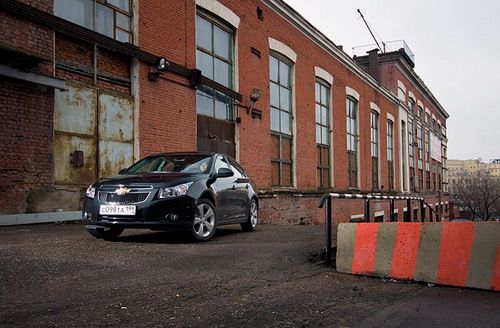 Chevy Cruze, как и Kia Cerato, можно считать очередной попыткой корейцев доказать, что их домашний автопром не хуже японского и западноевропейского